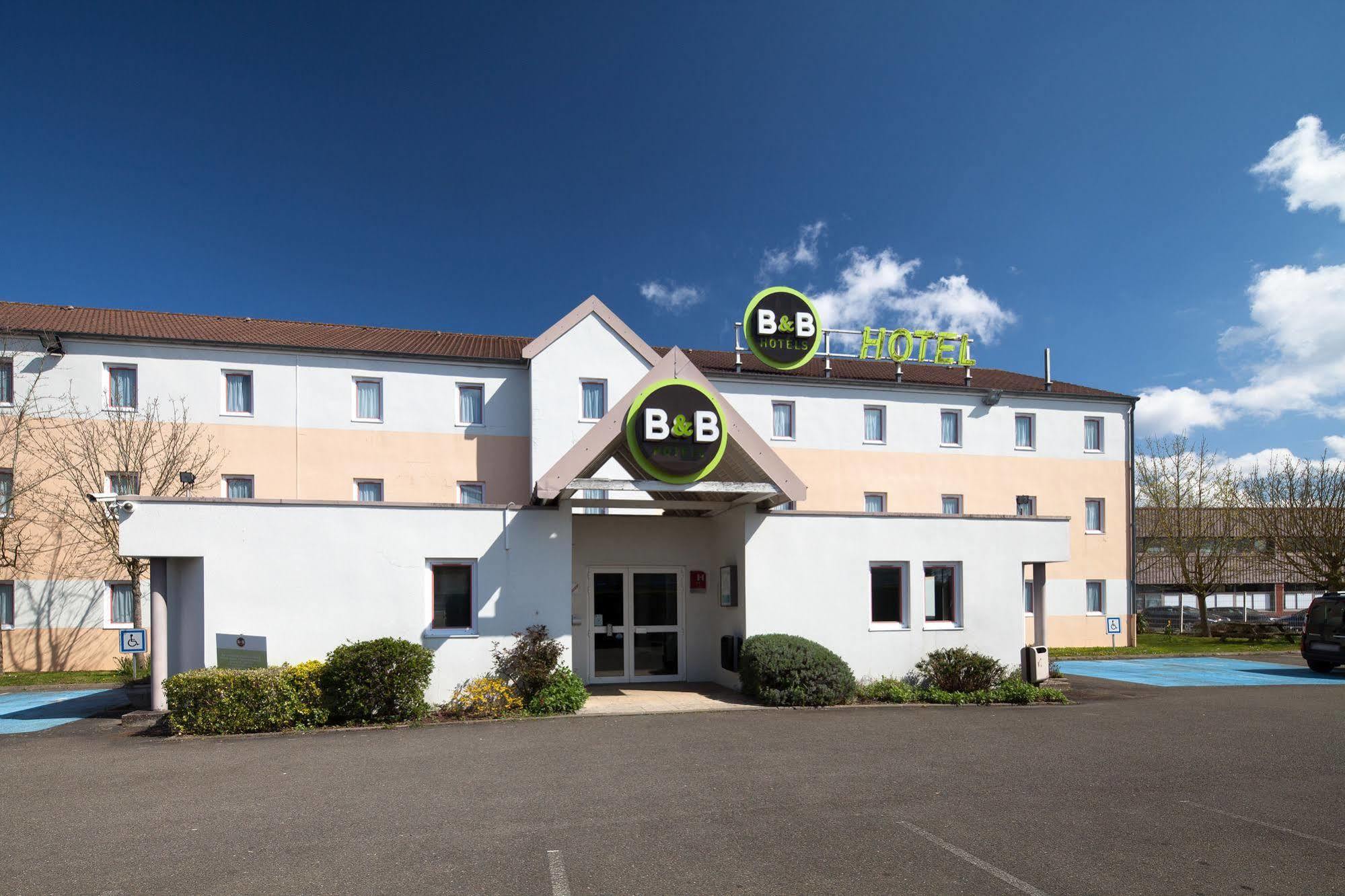 B&B Hôtel MAUREPAS Hotel 2*